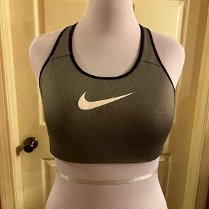 Nike cross trainer sports bra